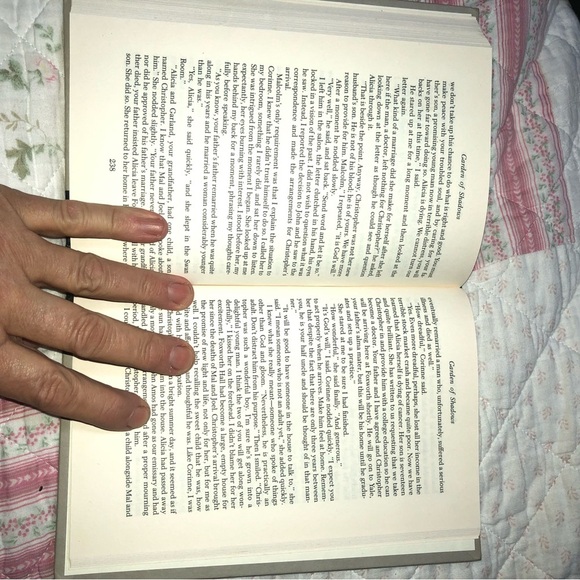 Garden of Shadows by V. C Andrew’s- fifth and final book of Dollanganger series - Picture 5 of 5